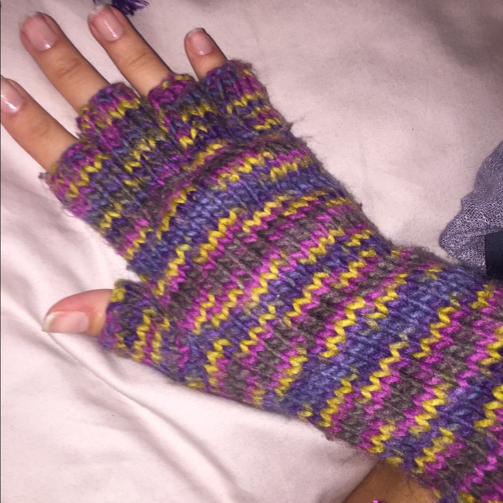 Cute comfy fingerless tip gloves!